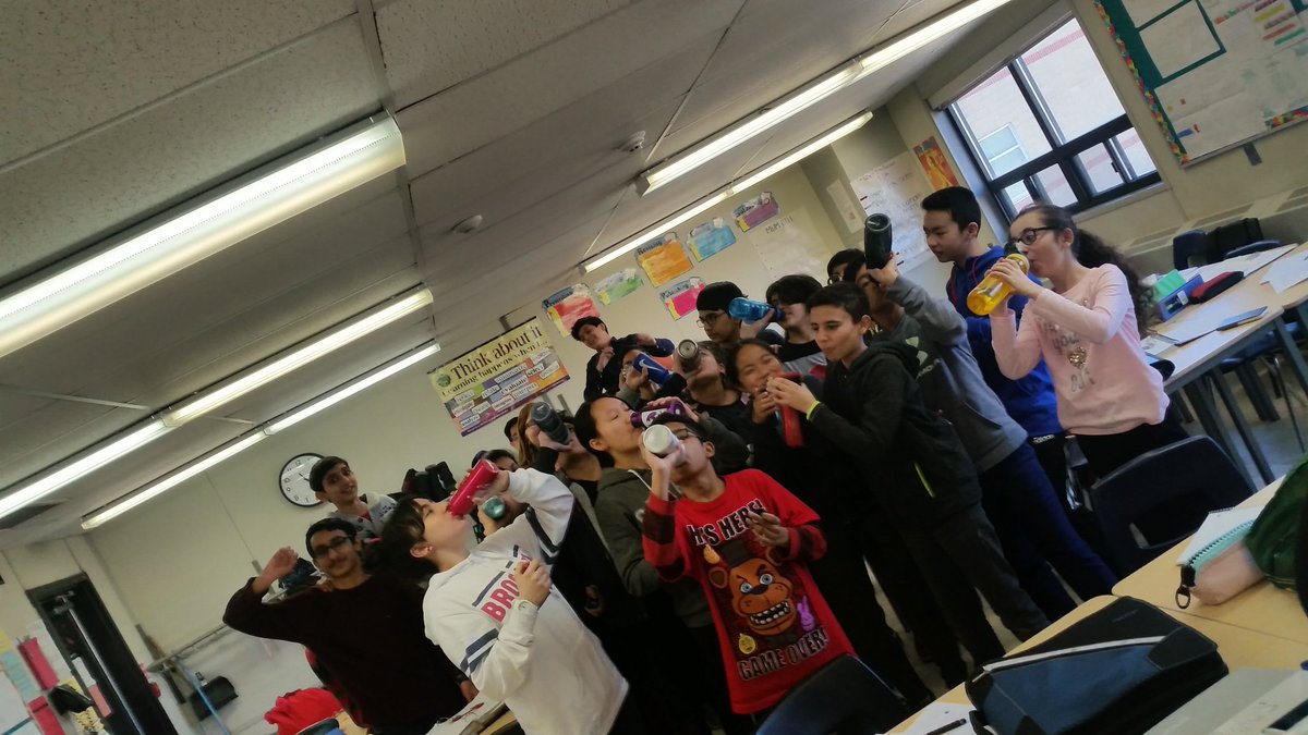 theclasstweets's tweet image. #greatgulp @thunderwolves98 @MsDemkowicz 713 uses reusable waterbottles in order to reduce their ecological footprint!