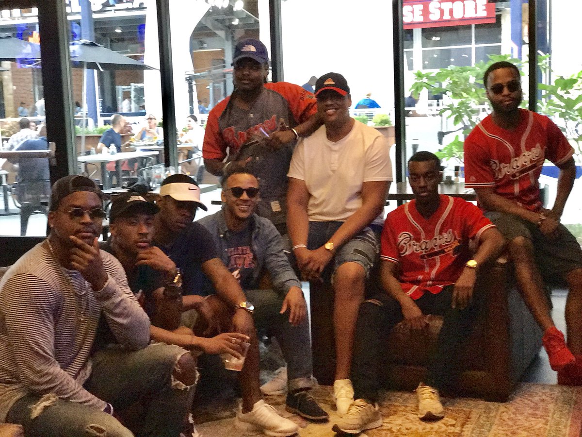 LifeofLique's tweet image. 3 years in the game with my LBs!!! Crazy how time flies. Wouldn’t trade it for the world. #ΦΒΣ #PiAlpha #14GOARBM 🤘🏽🔵