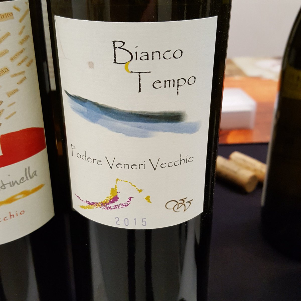 robthefoodie's tweet photo. Another fascinating @GrapeLiberators tasting. Many highlights but Podere Pradarolo fizz always a joy, especially with 36-month aged Parmiggiano! Podere Veneri Vecchio Bianco Tempo '15, Cantine dell'Angelo Torrefavale '15 showing very well + Podere Casaccia Sangiovese blends too. https://t.co/GOqwBKaed1