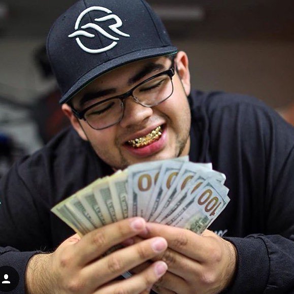 goldteeth_la's tweet photo. Motivation Monday’s... work the grind... don’t let the grind work you... #goldteethla #fairfax #losangeles #la #melrose https://t.co/YWiYp8KP11 https://t.co/n5vRyec3Qy