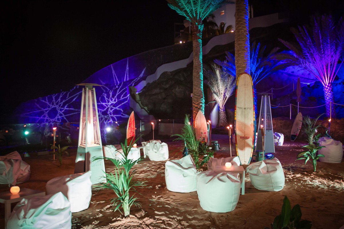 Teamfactory_'s tweet photo. #BeachParty en @HRHtenerife 

Disfruta de una cena diferente, una fiesta de principio a fin que te dejará sin palabras. Tematización, iluminación, shows... Todo lo que necesitas para que una noche perfecta!

#MeetTenerife #ThematicDinner #TeamFactory https://t.co/xcS7Lq1gL4