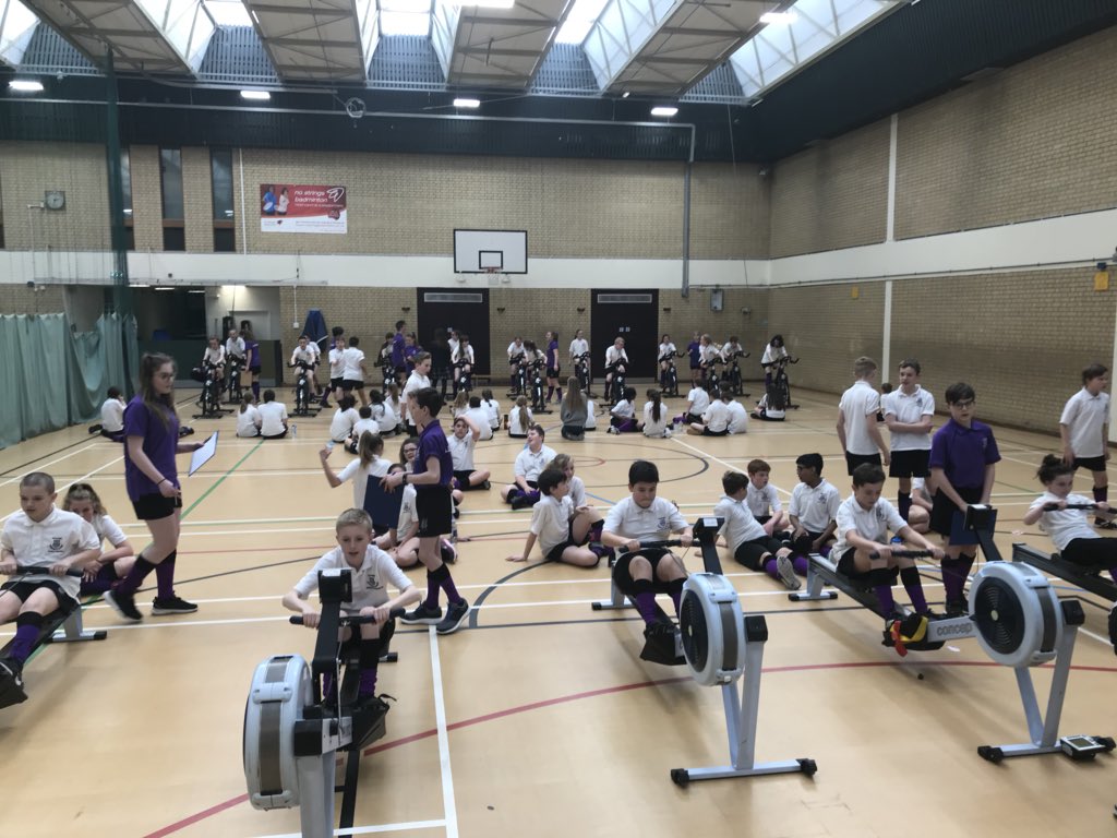 Amazing effort and participation levels from the year 7’s tonight in their Great Escape Winter Sports Day 🚴🏼‍♀️🚣‍♂️ 🏃‍♂️ Also well led by our year 8 Sports Captains #futureleaders #fitnessisthewinner