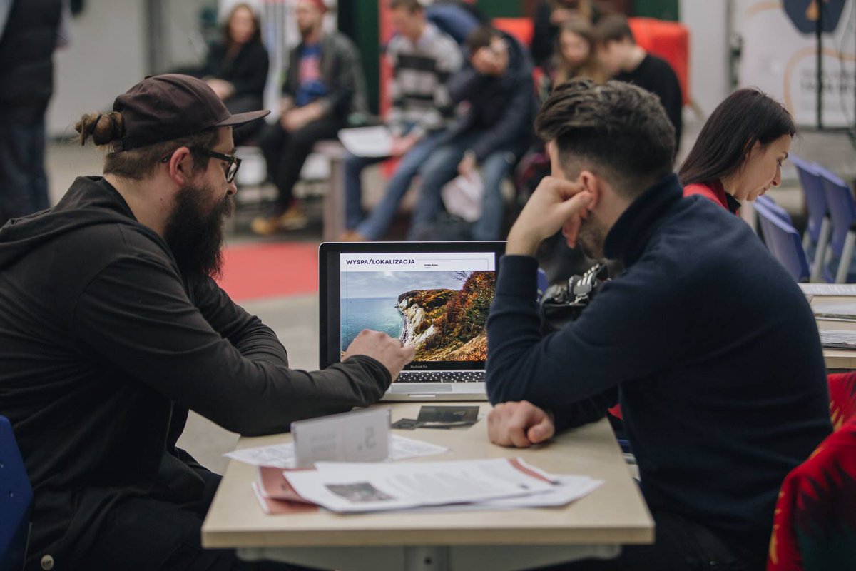 holefilms's tweet photo. @ScriptFiesta Thanks for support! "Rój / The Swarm" full length movie project in #PitchFiesta #pitching #development #movie #SupportIndieFilm Photo: Warsaw Film School https://t.co/Ysb9aWF3IP