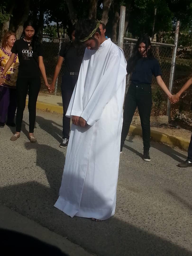redsucre14's tweet photo. Nuestros jóvenes de la UE Ntra Sra Del Valle Circuito 15 Cantarrana, también escenificaron vía crucis en época de #SemanaSanta  #Sucre #TropaZeeSucre @prensazees @PlantelesPriva1 @BerlianaMarquez @karsanc @JRamos_ZESucre @RosangelaOrozco @Superv_sucre https://t.co/tZYZ70waGR