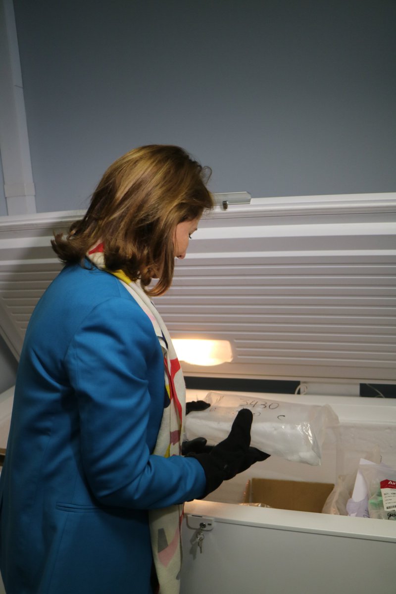 France_SPb's tweet photo. A  l’Institut de Recherche Arctique et Antarctique, visite des laboratoires par  @RoyalSegolene et échanges fournis sur la coopération franco-russe  depuis 25 ans à la station scientifique australe Vostok https://t.co/QtQs8wK2gH