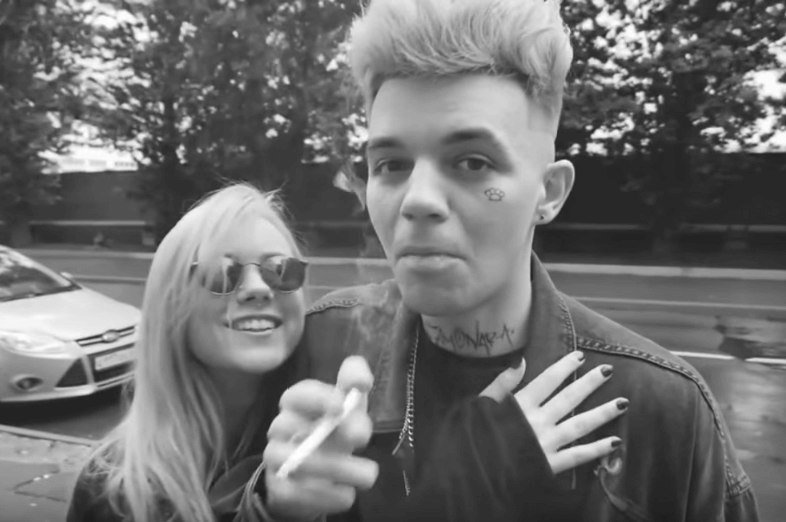 AlljFans's tweet image. В этом дыму,
Дай я тебя обниму,
И скажу всё что хотел сказать,
Мои глаза блестят , потому что я люблю,
А не потому , что у пацанов чего-то взял