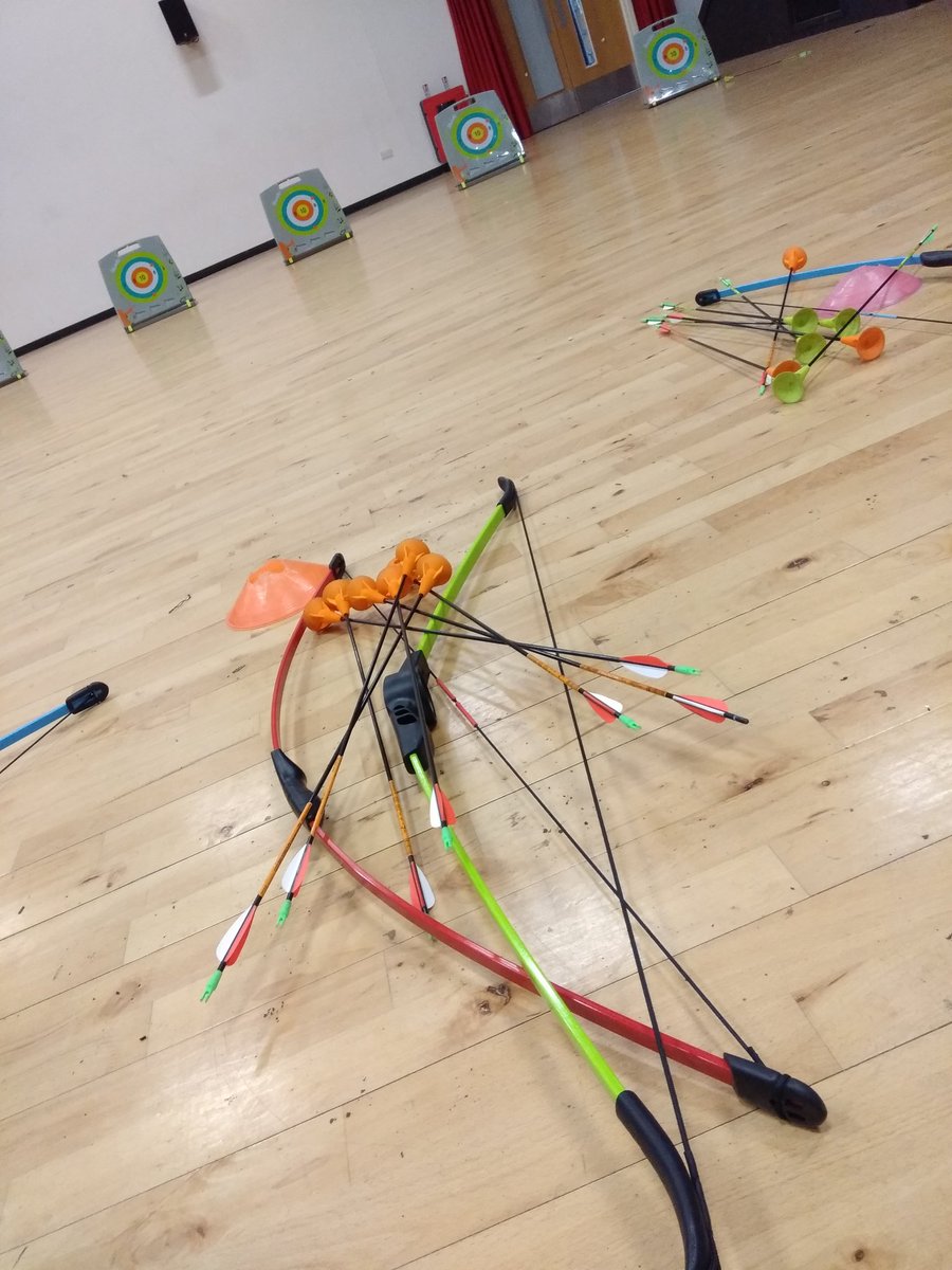 ActiveSchCrieff's tweet photo. It's #SoftArchery club tonight @CrieffHigh with our #SportsLeaders, Crieff Archery club &amp; Mrs MacGregor #ThanksVolunteersYouAreAwesome #TryArchery @CrieffPe @StDominicPS @ComriePrimary @CrieffPrimary @scottisharchery @StrathearnCC @strathearnrose @ClydesdAileen @SportsLeadersUK https://t.co/OPwQCAcoQL