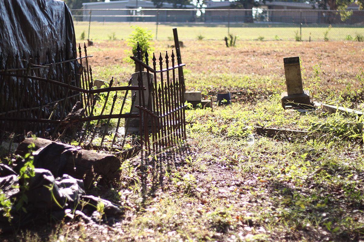 TAMUGeosciences's tweet photo. 5 years ago, when Brenham began major restoration of Camptown Cemetery, its oldest predominantly African American cemetery, they needed help with one problem: unmarked graves. 

Who did they turn to? Aggies: https://t.co/DJE983sazm #tamu #AggieGeoscientists https://t.co/acGLyHOnQY