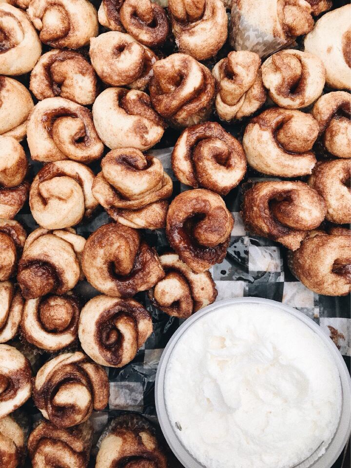 SOS_UGA's tweet photo. Look at all of these yummy cinnamon rolls from @Cinnaholic ! Come try them right now at #Meatout2018 at Tate Plaza! https://t.co/wLtSzTOCkl