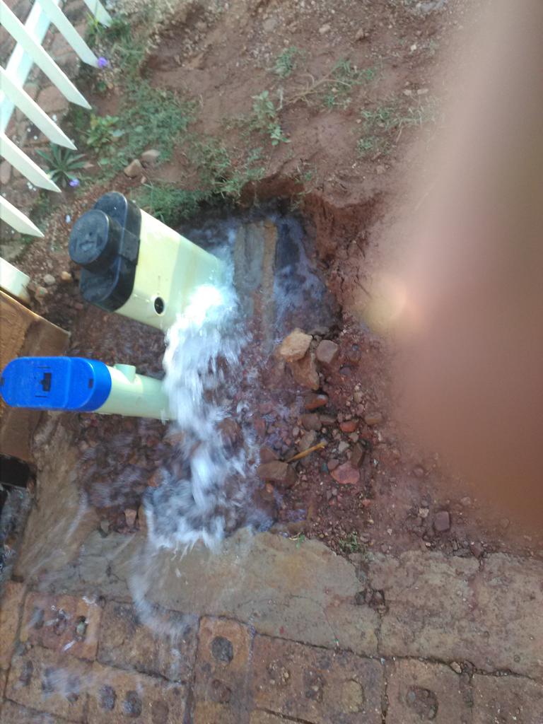 JeleniTyrone's tweet photo. @Powerfm987 @ThabisoTema @SollyMsimanga @mabena_bob dis was reported on Saturday nyt Kalagong Heights Ref6000087449 it has not been attended https://t.co/TVS7lb6031