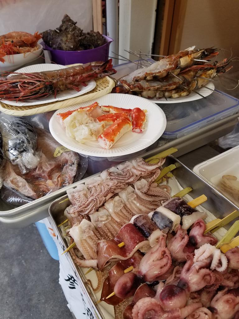 HBCGCJapanSat's tweet photo. Scenes from the Tsukiji fish market-- the largest in the world! https://t.co/y3t8HMe7HH