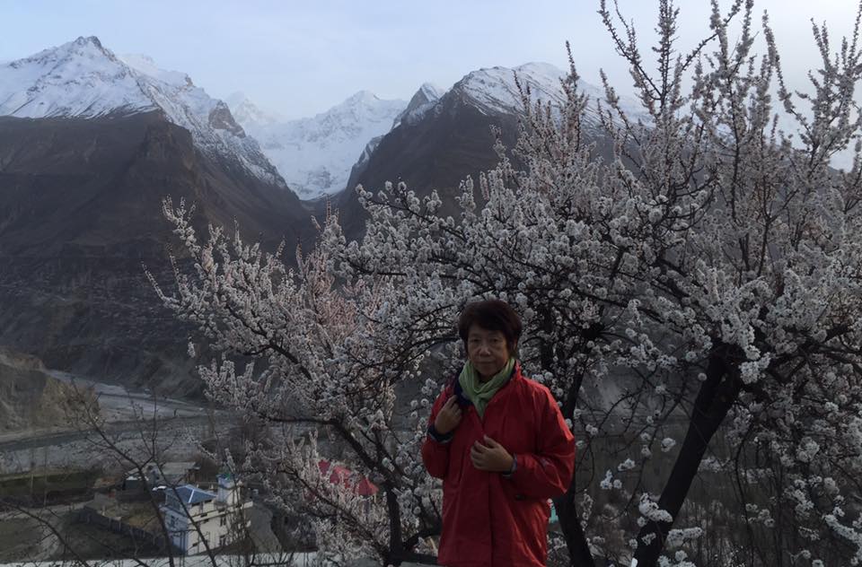 HunzavalleyPk's tweet photo. 68 years old Japanese tourist in karimabad hunza to witness hunza blossom picture taken at OLD HUNZA INN guest house
#Hunza
#Pakistan
#Travel #cherryblossom #bloomstaxonomy #blossoms #apricot2018 #travelers #explorePK #worldtravel #TravelToEXOPlanet #TravelTheWorld #nature https://t.co/f16tLGagqt