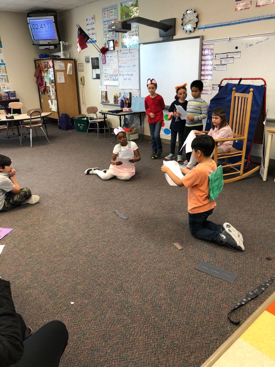 Caitlin1339's tweet photo. #BCESlearnlap #WESlearnlap @JetsPrincipal @MrsMiller_PE @molnar2ndbces @JetsIRT @delksdock @BcesMaynard @bcesmrosborn @GridleyDaniel @AubreyDiOrio, A1:  We love some Reader's Theatre in 2nd grade!! Here are just a few pics! https://t.co/8HtFCXJ9eo