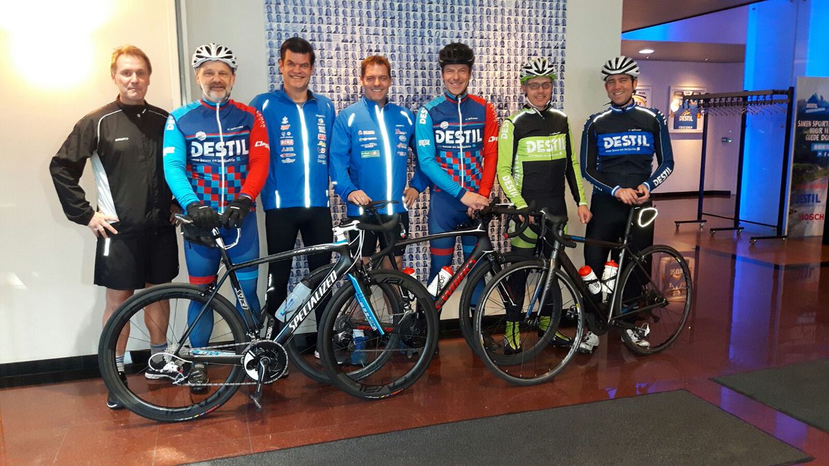 Een eerste zonnetje dit jaar en onze fietsers en hardlopers bij <a href="/DESTILBV/">DESTIL</a> zijn niet meer te houden. 🚴‍♂️🏃‍♂️💨😉💪#DESTILgroupetto #misterymountain #destil