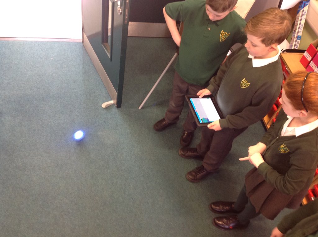 MGLWorld_Kev's tweet photo. #Y5 @WhitbyHeath working as a team to find #maths and #computing within a #spaceinvader screen shot before they programmed their #Sphero with @SpheroEdu #wheresthemaths? #divingdeeper #divingincode #swimminginmaths #imathsination https://t.co/Ape7V6O8Er