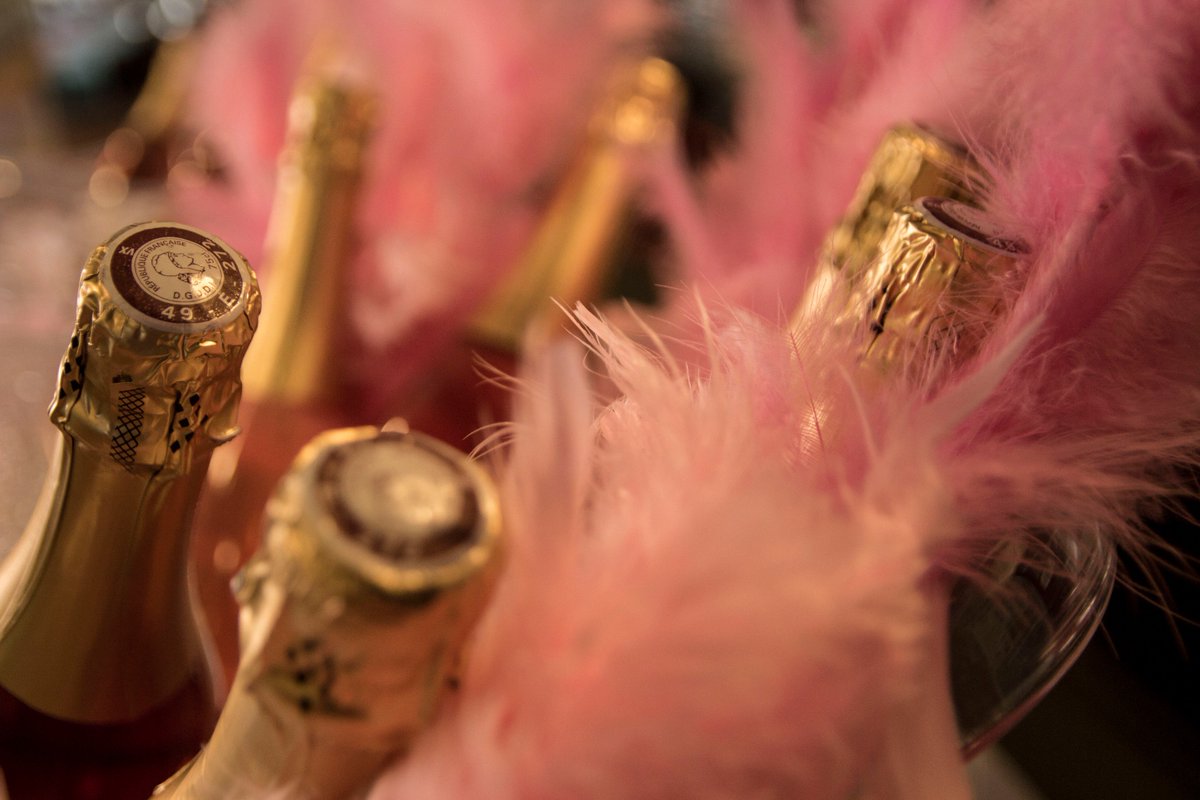 NorwichTheatre's tweet photo. 💅 It's one Elle of a show! Legally Blonde the Musical starts tonight & there's a special Pink Bar! We've got Adnams Rosé Fizz & Guylian Chocolate Hearts. Clink clink! 🍾 https://t.co/DURE2fHMhe