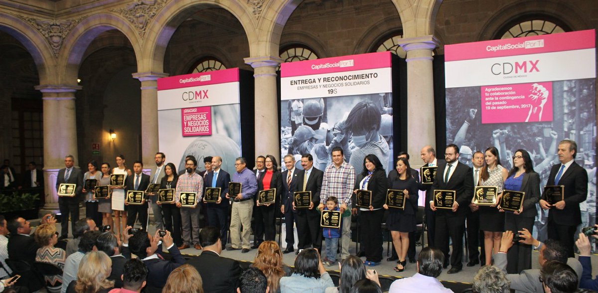 MetropolisCDMX's tweet image. El @GobCDMX agradece y reconoce el apoyo que brindaron las empresas y negocios solidarios el pasado #19S; abriendo sus espacios para instalar centros de acopio, donando tiempo y equipo de trabajo e impulsando las labores de rescate y reconstrucción de la #CDMX.