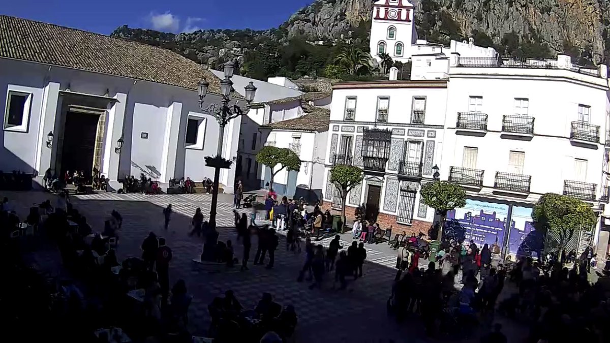 laprovindecadiz's tweet photo. Así está la plaza del Ayuntamiento de Ubrique donde se está celebrando el concurso de gañotes. en directo en https://t.co/BDJyR90Jpm https://t.co/xELFrRbSpK