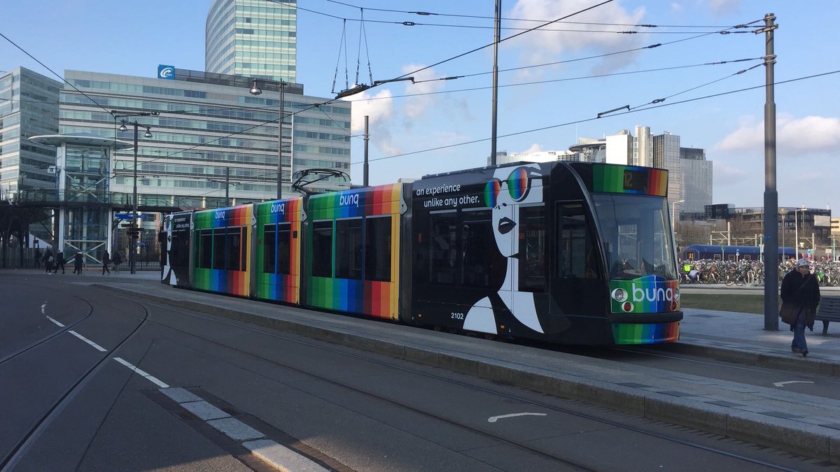 Tram met bunq reclame