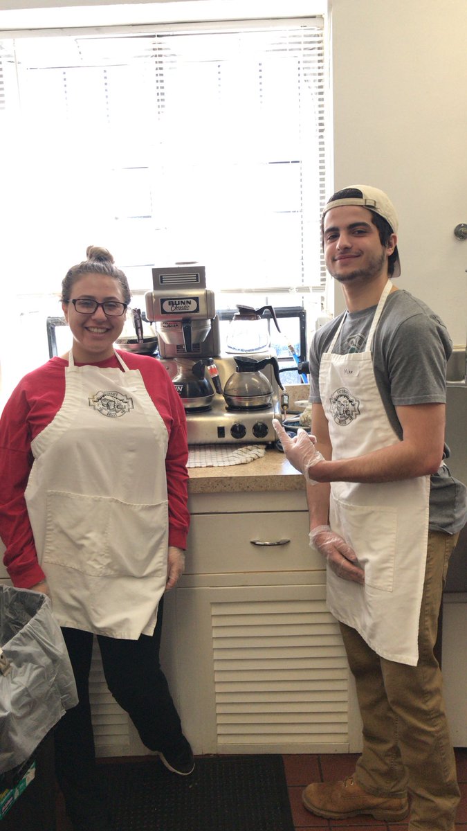 SUNYOnMark's tweet photo. SAFTB: Saturday’s are for the Bread! Another fun Saturday helping feed the community in the books!🍞
@SaturdaysBread
#sunyonmark #onmark #oneonta #ama #americanmarketingassociation #saturdaysbread #saftb #communityservice https://t.co/MqkPaN9Z8D