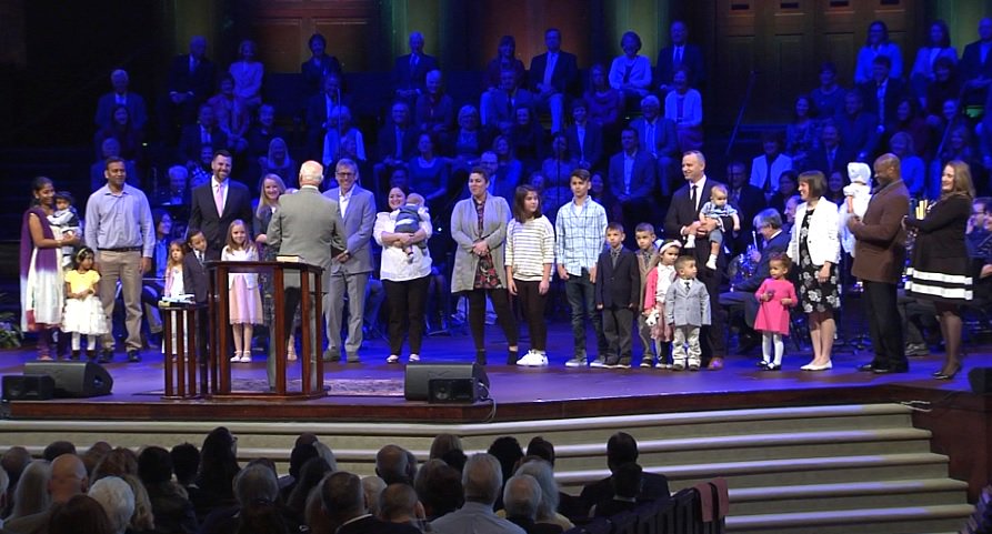 CalvaryCLT's tweet photo. A moving day of worship on #PalmSunday as worshiped our Savior & considered His #giftsofgrace & our opportunity to serve. Need to catch up on #ChristandtheChurch or #WeBelieve? Listen or replay online at https://t.co/4f29hTwN4K. #HowBeautiful #Jesusisthecenterofitall https://t.co/GAewHrr2pE