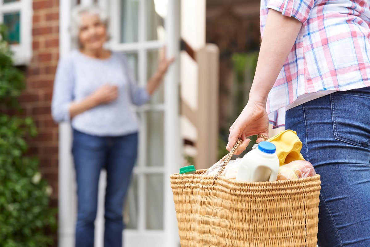 ClassicIntimate's tweet photo. Don't you miss those days when everyone was more neighbourly? Some things have improved over time but not everything! https://t.co/5fyXxS54UX #Lovethyneighbour https://t.co/IaJbyvu25D