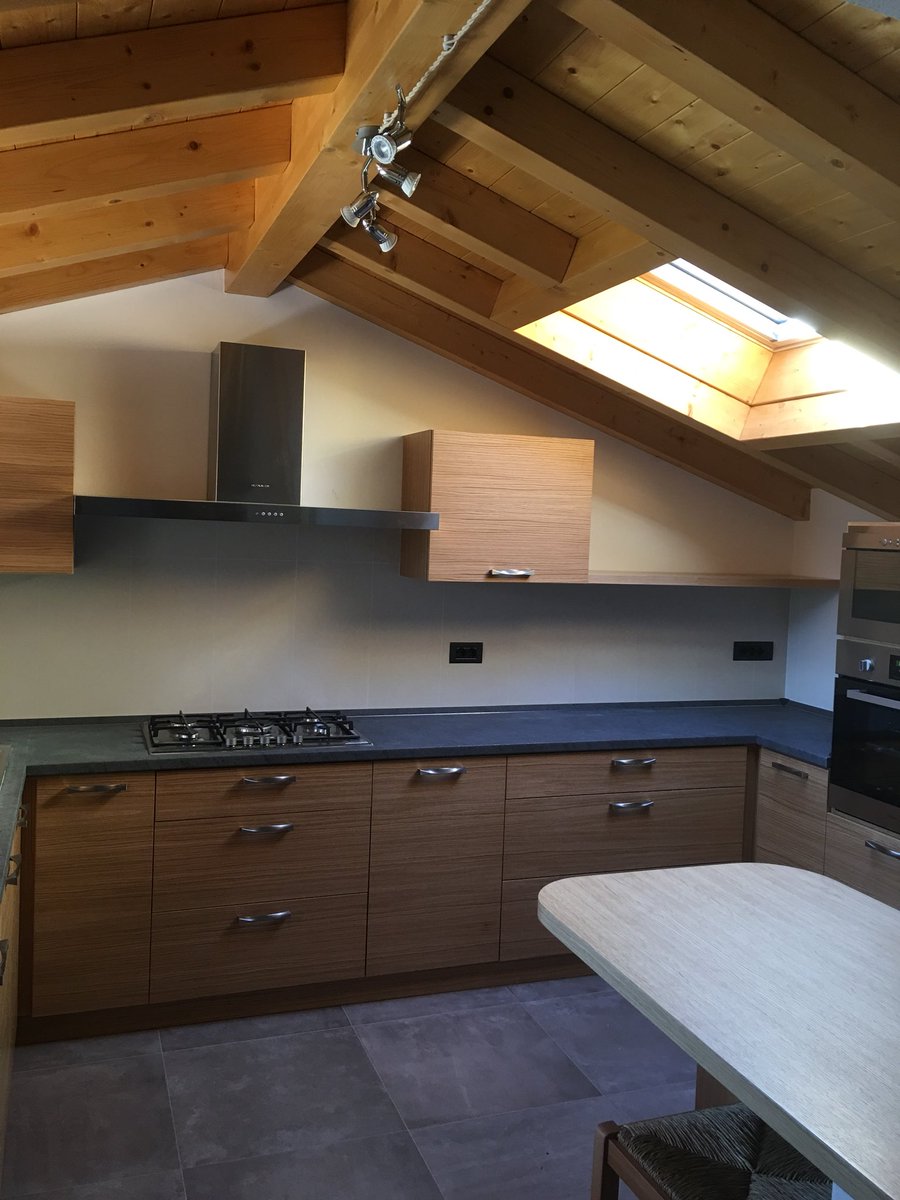 lazzaroniarreda's tweet photo. Realizzazione di #cucina#rovere#rigatino# https://t.co/6BXoqcnYtb