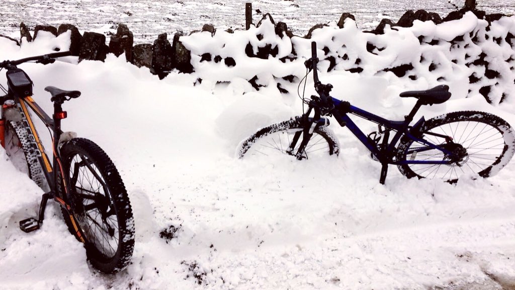 Robert52616622's tweet photo. @Ms_Gelphy this was the bottom of Rivington pike last Sunday 1️⃣8️⃣⏺0️⃣3️⃣⏺1️⃣8️⃣ 📲🏔⛄️❄️ https://t.co/IBjOC89E04