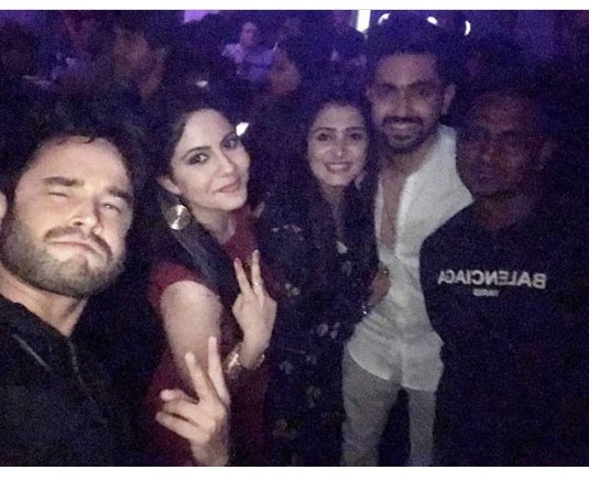 ekroop09's tweet photo. #Aboutlastnight 
Happy Bday @tellychakkar 
Congo for 13years!!💐💐🎂
Many many more years to u..!!
😊😊😊😊 https://t.co/5vpXCVDJqY