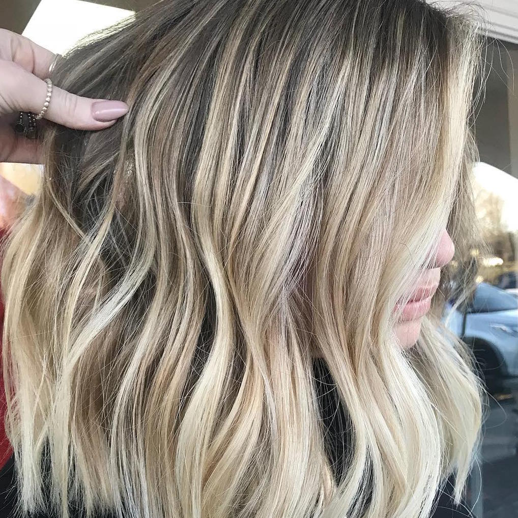 WellaEducation's tweet photo. @allyson_m_  carried these gorgeous strands through a full head teasy foil, paint, glaze and a haircut. 💕#wellahair https://t.co/idB3FCQXOg