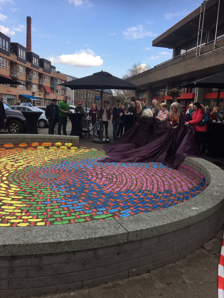 Onthulling kunstwerk"verweven" in regenboogkleuren ter acceptatie van LHBTI-gemeenschap. Mooie aanwinst!