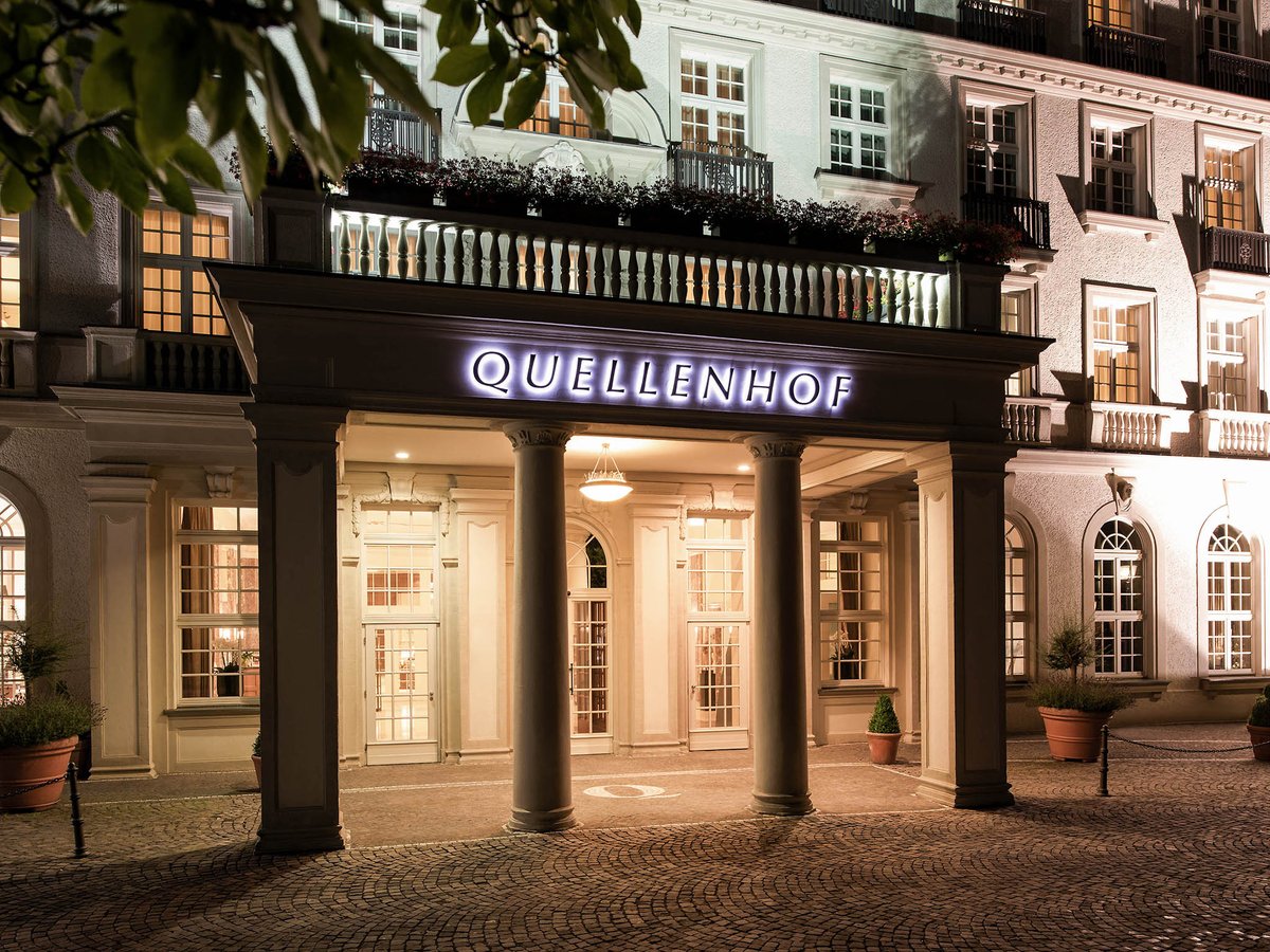 PullmanAachen's tweet photo. Beyond the lush landscaping, behind the elegant neoclassical-inspired facade, you'll find a thoroughly modern hotel. #PullmanAachen awaits you! 🤗 https://t.co/vBDDT104sP
