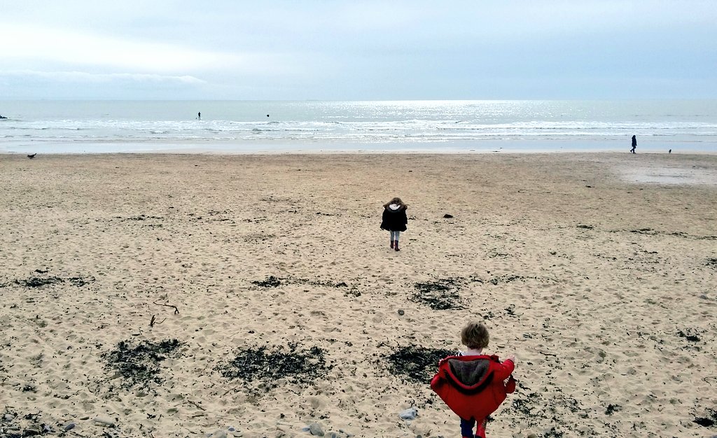 amybrooksamy's tweet photo. Day off fun!! #beachlife #kidsdayoff #sandeverywhere!!! https://t.co/stF6xyLSEA