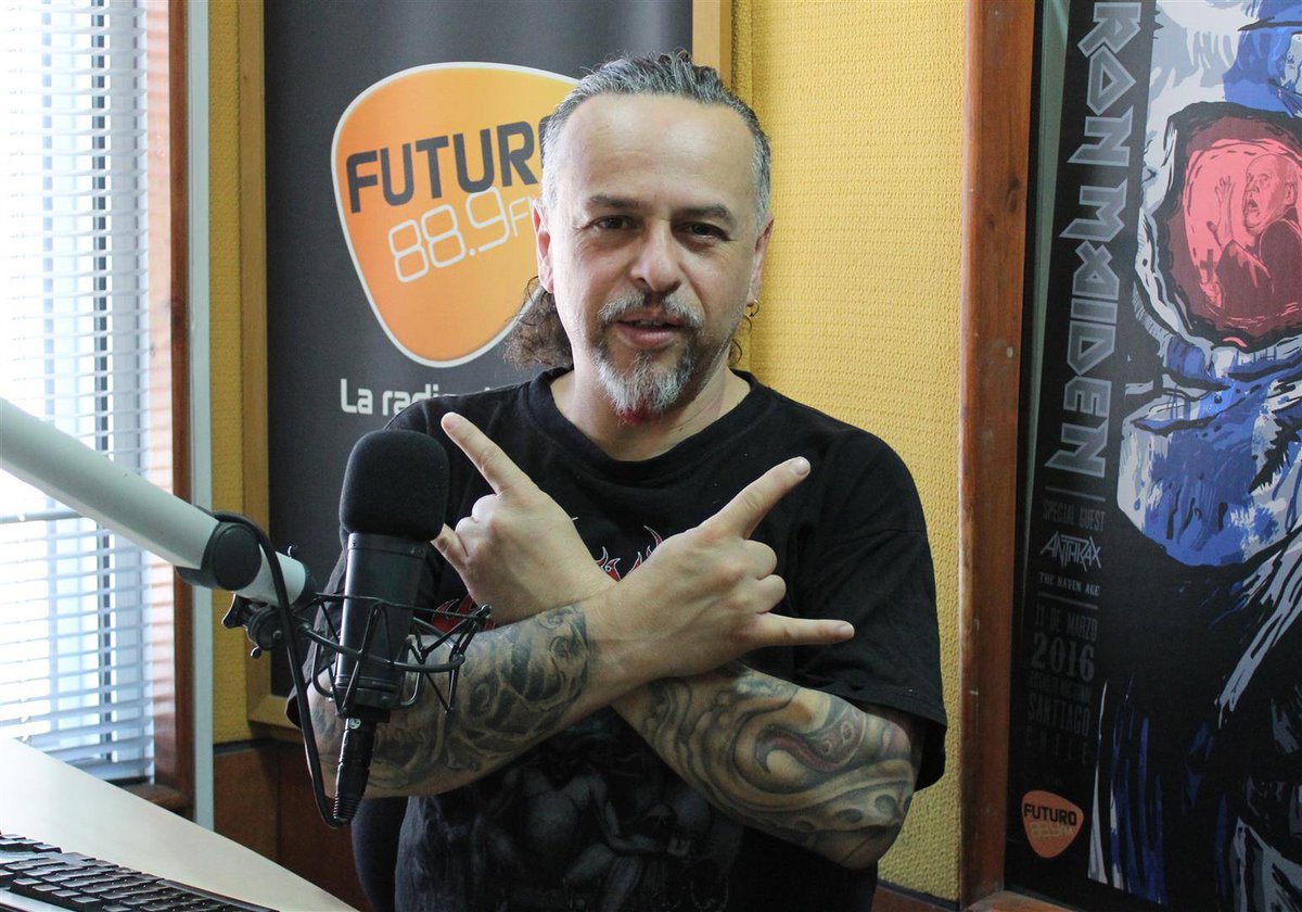 Con <a href="/PeraCuadra/">🤘</a>, comienza nueva semana de Con la Ayuda de Mis Amigos en Radio Futuro. Escúchalo acá envivo.futuro.cl