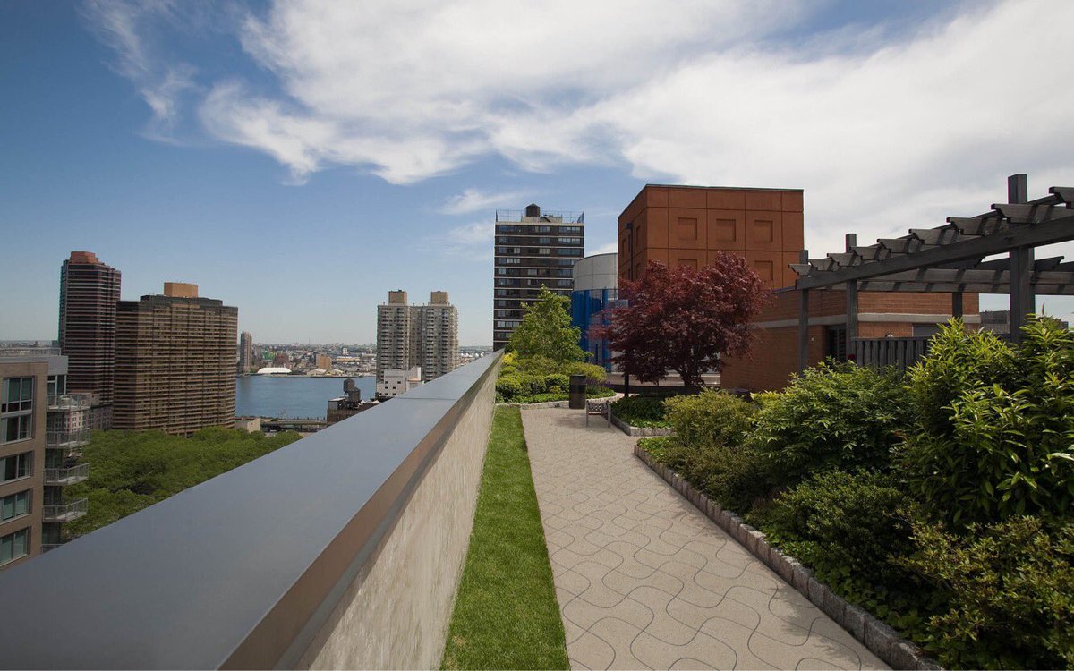 QCP_Corp's tweet image. Aliso Flatworx Pavers work on the rooftop and the site. Design by @CliffGarten , Finishes by Shaw and Sons. #landscapedesign #qcppavers #pavers