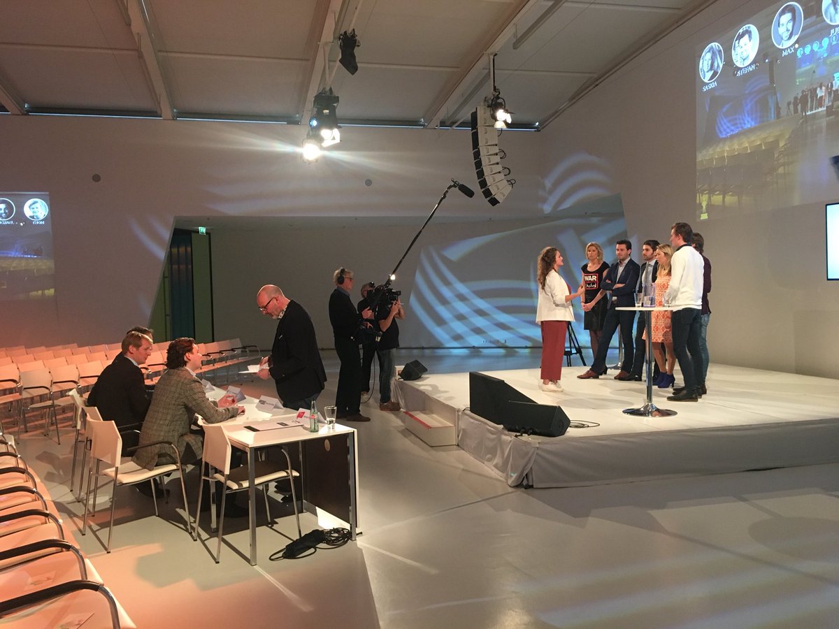 De finalisten lopen nog 1x het programma door en de juryleden bereiden zich voor! De deuren gaan bijna open #workinprogress #nkpitchen