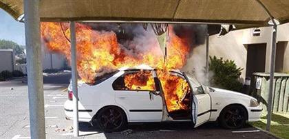 “As we take land, we must make sure that the economy and food security is not compromised.” - Pres Cyril Ramaphosa may want to talk to this car owner in #Hermanus. Unlawful land-grabbing attempts all over SA and poor <a href="/SAPoliceService/">SA Police Service 🇿🇦</a> must deal with it.