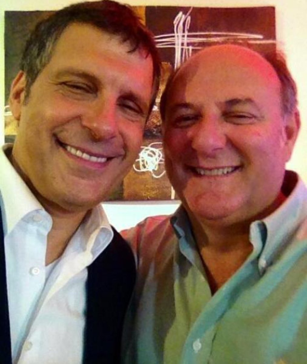 ilGerrino92's tweet photo. Gerry Scotti commosso:
"Fabrizio Frizzi rientra nei Grandi con la G maiuscola e come tutti i Grandi della Televisione Italiana si è limitato a fare una cosa: a farci compagnia"
#FabrizioFrizzi #CiaoFabrizio ❤ https://t.co/ErdvaFXgIg