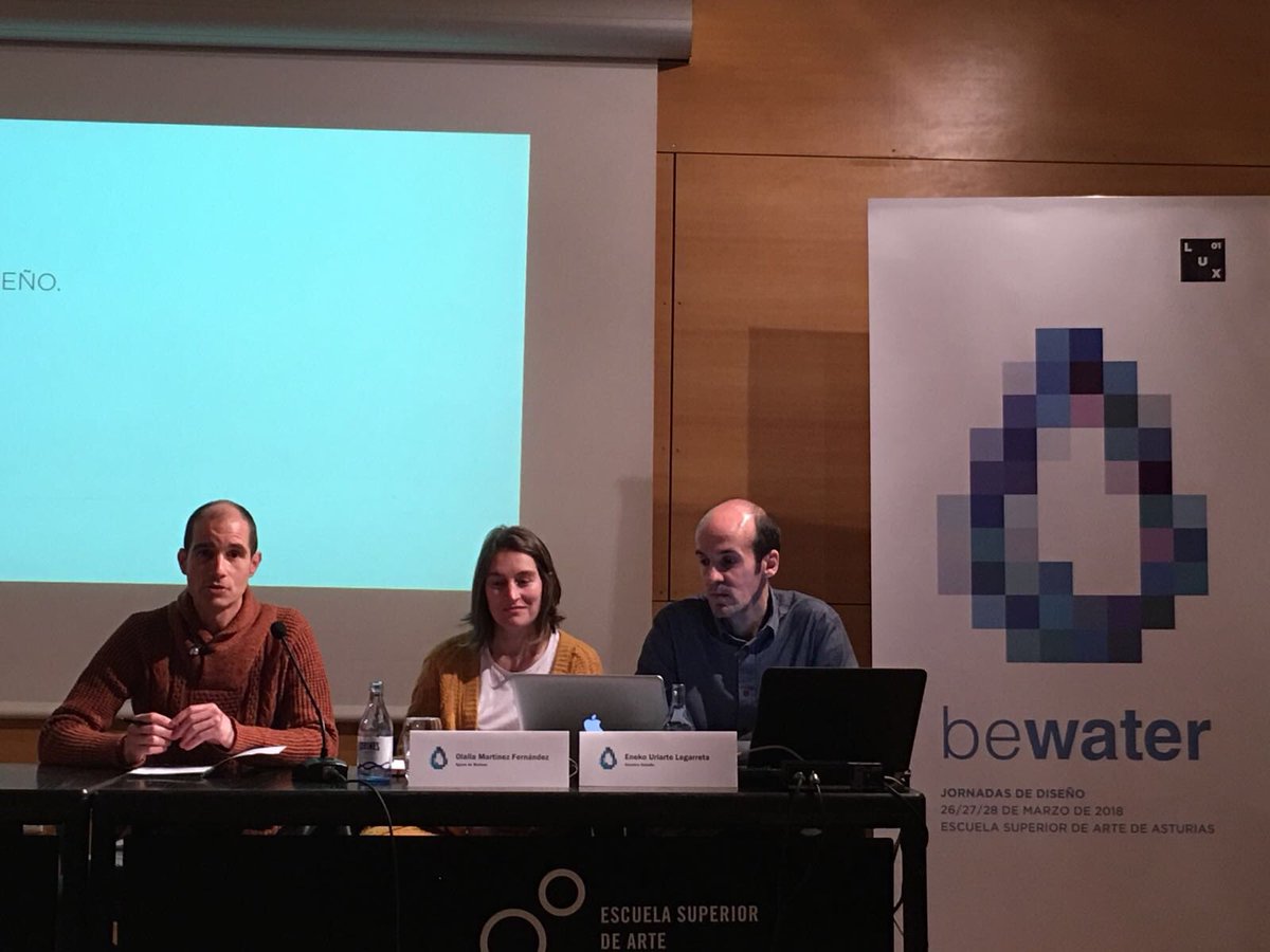 aguadeborines's tweet photo. ¿Por qué #somosmásqueagua? Por experiencias como estas. Orgullosos de formar parte de las Jornadas de Diseño que organiza @ESAPA_aviles y en las que hoy hemos hablado de comunicación, de diseño y de cómo nos enfrentamos al reto de trabajar con una marca centenaria. #Bewater https://t.co/4eGexzkzz5