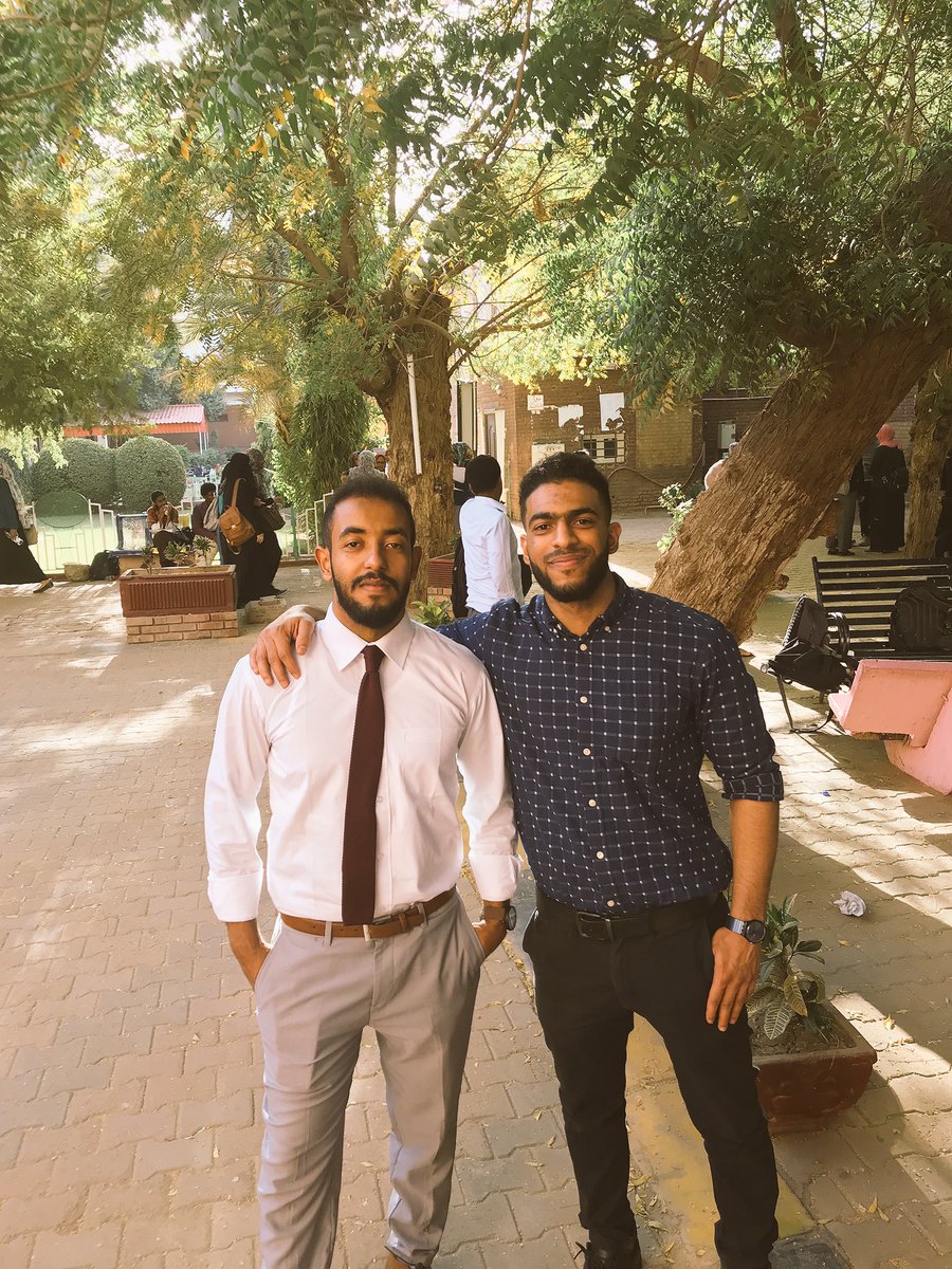 a_ali95's tweet photo. الحمد لله رب العالمين.
Officially a doctor and graduated top of my class with two academic prizes.
Issa blessing.
UofK we out 🙌🏽 https://t.co/2TgeSsdymK