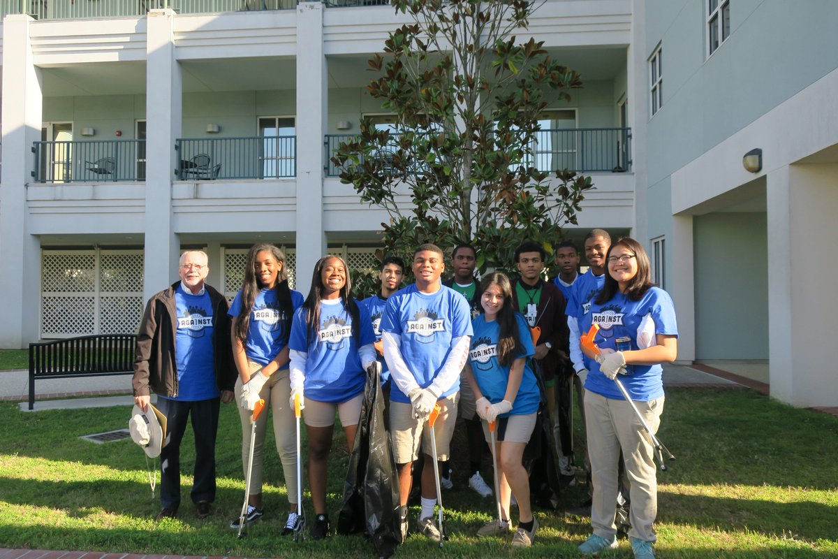 stppschools's tweet photo. This past weekend was filled with beautiful spring weather...and STPPS students helping keep our beautiful parish clean!
Salmen High and Slidell High JAG members participated in the @KeepLABeautiful statewide #LeadersAgainstLitter.
#TogetherSTPPS https://t.co/HvFQBsMYXS