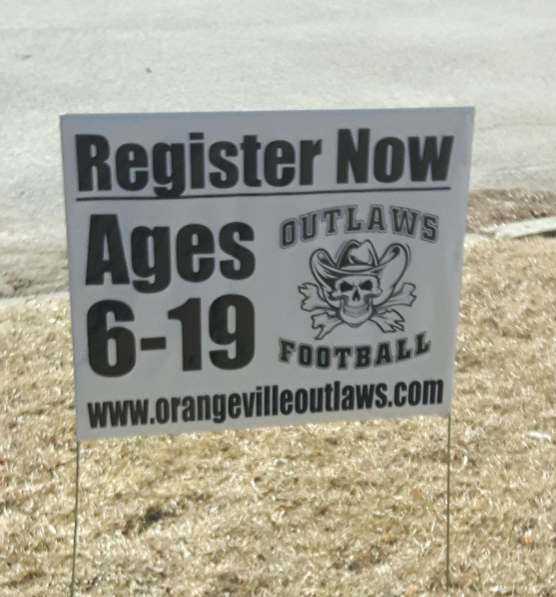 Outlaws2018's tweet photo. Have you seen the new signs?  Register now! #outlaws2018 
@orangevilleont @Orangeville_ON @ShelburneTown @DufferinCounty @Grand_Valley_ON @1015myFM @CaledonNews https://t.co/690PfsQ6kH