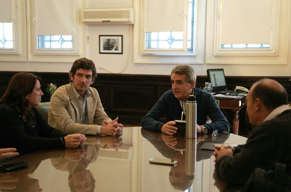 Hoy recibí en mi despacho a los concejales de Balcarce, Sol Di Geronimo y Juan Pablo Vismara, quienes sumaron su adhesión al proyecto que presentamos en la Cámara de Diputados para retrotraer y congelar tarifas.