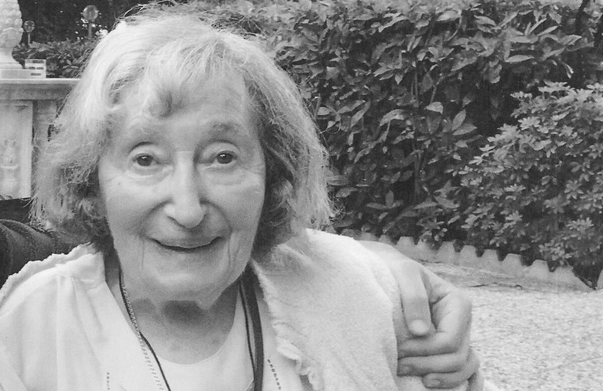 LaurentDelahous's tweet photo. Chère Madame, nous sommes tellement nombreux à penser à vous...#Mireille Knoll https://t.co/mWBvPIPgce