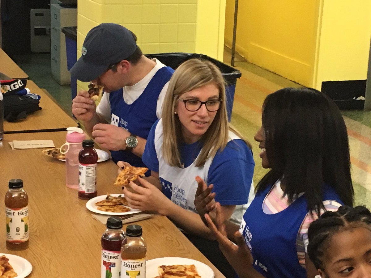 ASASChicago's tweet photo. Hoop Heroes has officially started! The campers and mentors just had dinner generously donated by Italian Pizza Kitchen Chicago! THANK YOU!! https://t.co/PAM69NcbyW