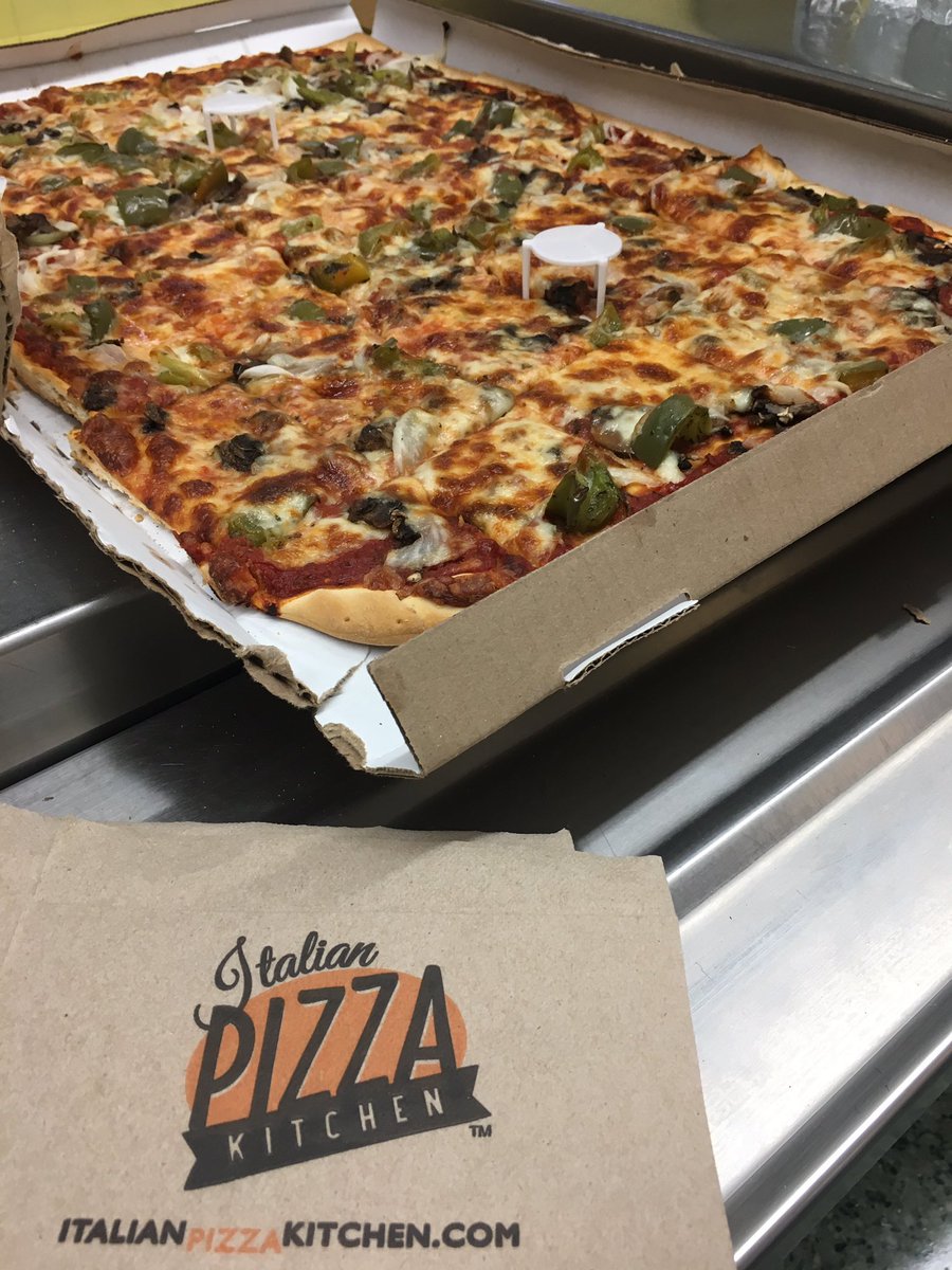 ASASChicago's tweet photo. Hoop Heroes has officially started! The campers and mentors just had dinner generously donated by Italian Pizza Kitchen Chicago! THANK YOU!! https://t.co/PAM69NcbyW