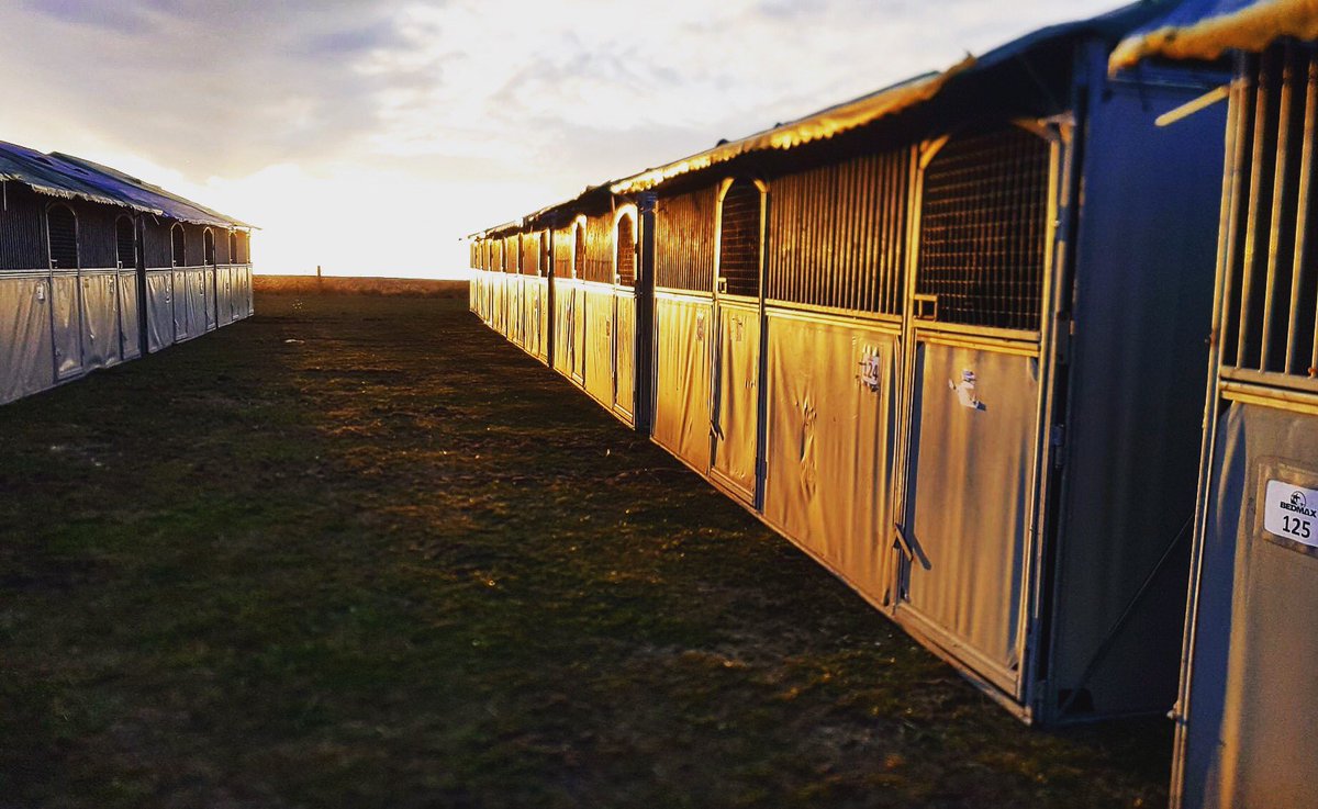 Sunset with 2 days to go! <a href="/BEventing/">British Eventing</a> britisheventing <a href="/TriStarEventing/">Tri-Star Eventing</a> #TriStar2Tokyo