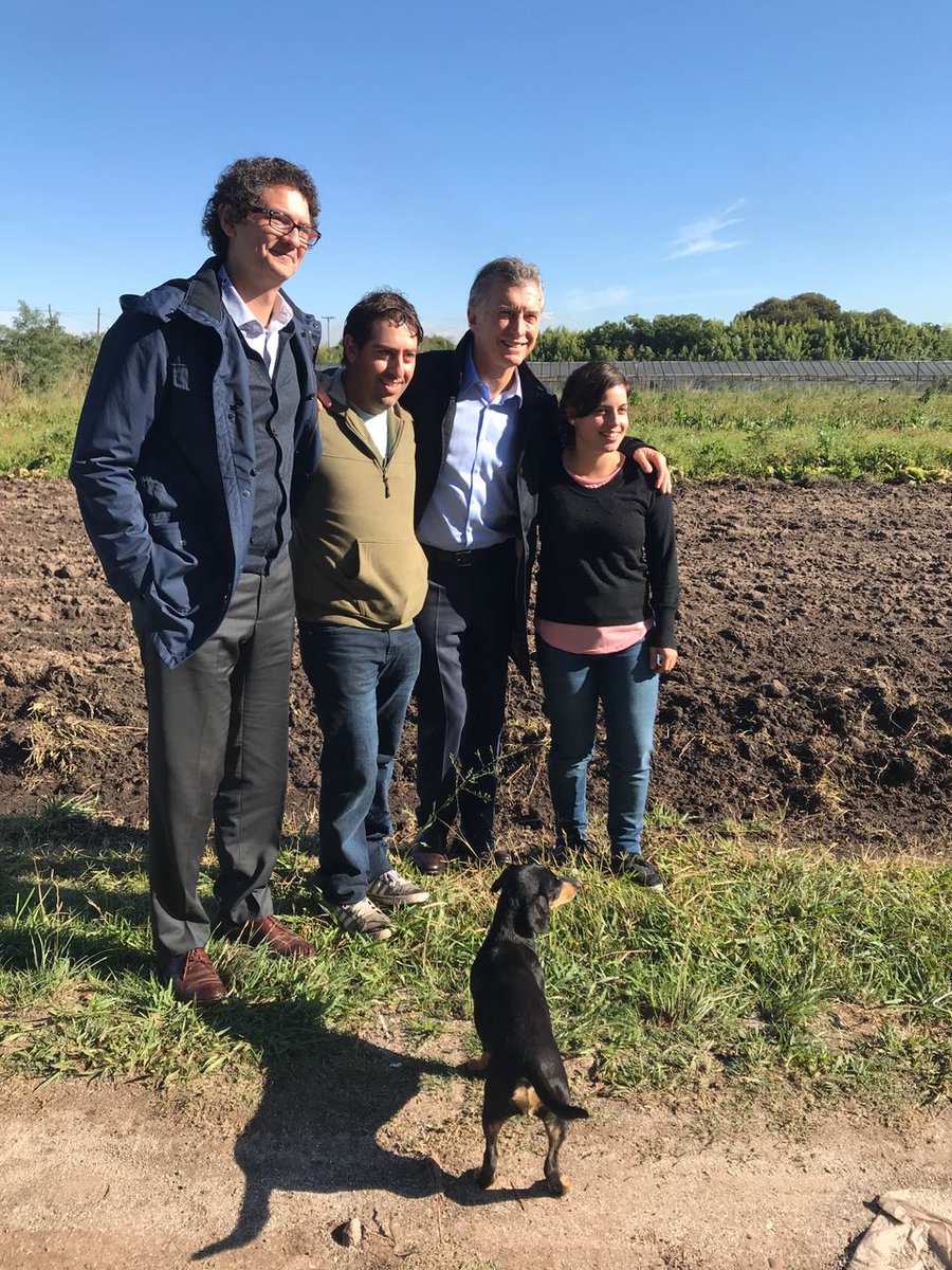Mariano Mayer (@gugamayer) on Twitter photo Ayelén y Alejandro empezaron trabajando su campo familiar en Florencio Varela. Hoy dirigen #AgroPrimavera, un emprendimiento sustentable que vende frutas y verduras orgánicas. Junto a <a href="/mauriciomacri/">Mauricio Macri</a> conversamos sobre su plan de crecimiento e inclusión de cada vez más productores. Ayelén y Alejandro empezaron trabajando su campo familiar en Florencio Varela. Hoy dirigen #AgroPrimavera, un emprendimiento sustentable que vende frutas y verduras orgánicas. Junto a <a href="/mauriciomacri/">Mauricio Macri</a> conversamos sobre su plan de crecimiento e inclusión de cada vez más productores.