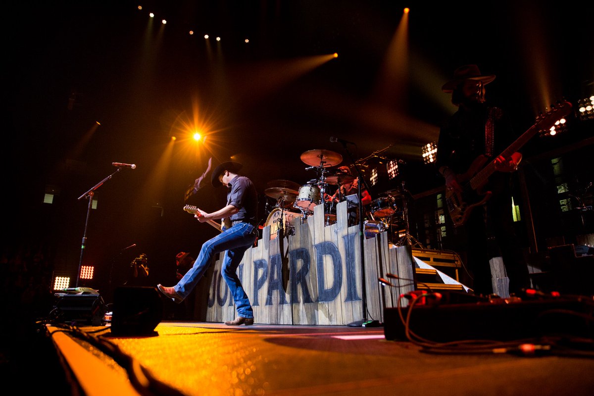 JonPardi's tweet photo. That's a wrap on the #LivinLikeHippiesTour. Thanks for having us out, @MirandaLambert! Had a great time with all you #Pardianimals on the road! https://t.co/nr3xlx1LbB