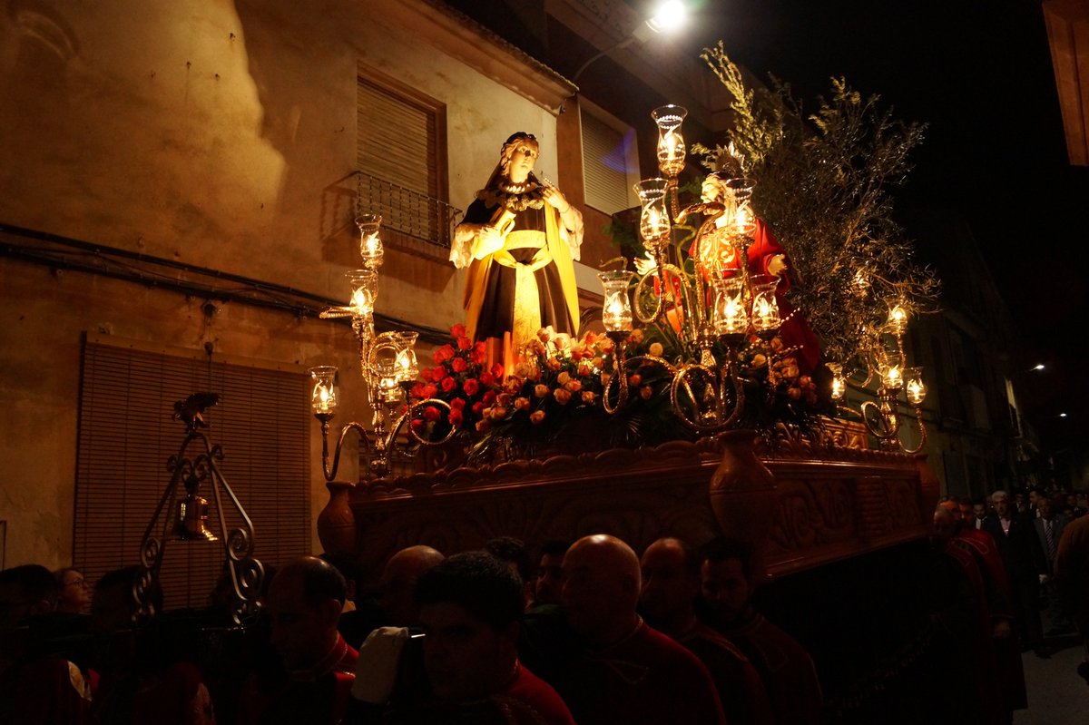 HPHebreo's tweet photo. Y mientras tantos, otros miembros de la Hermandad del Pueblo Hebreo han disfrutado de presenciar la procesión de Jesús y la Samaritana este #LunesSanto en #Aspe https://t.co/zKWbuKpkJc